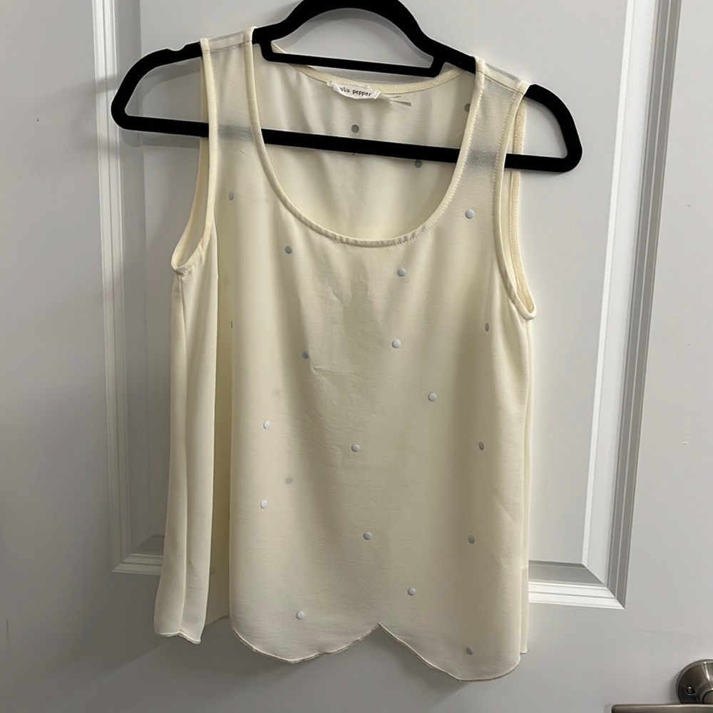 White scalloped hem tank top